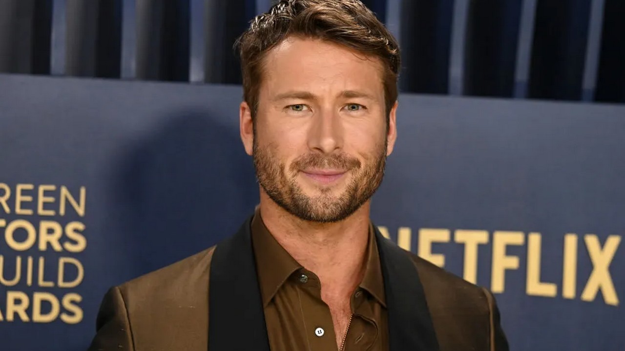 Netflixの記者会見に出席した俳優グレン・パウエル